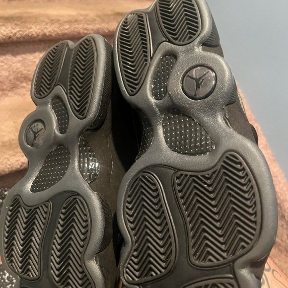 Air Jordan’s 13 retro cap and gown - Picture 4 of 7